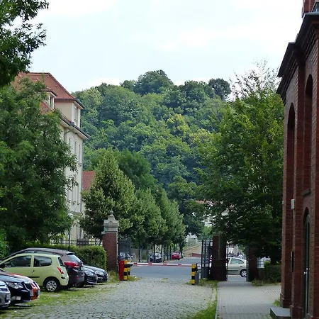 Zu Den Blauen Schwertern *